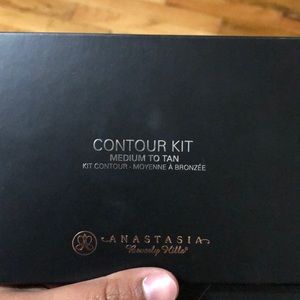 Anastasia Beverly Hills contour kit